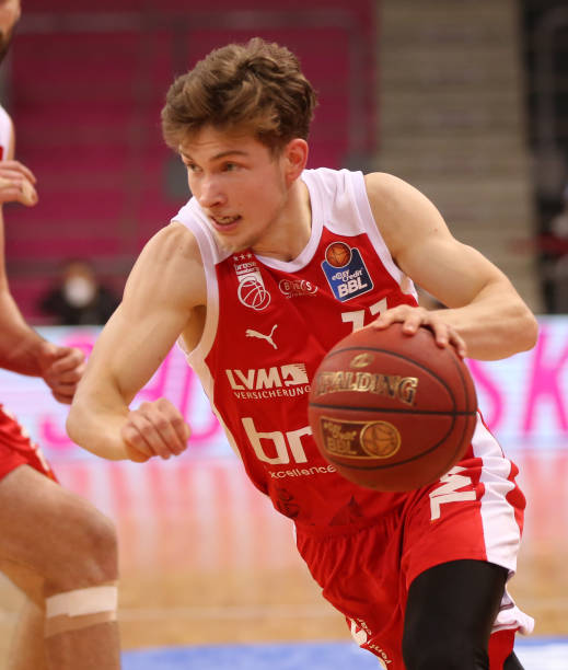 而在希腊队 而在希腊队